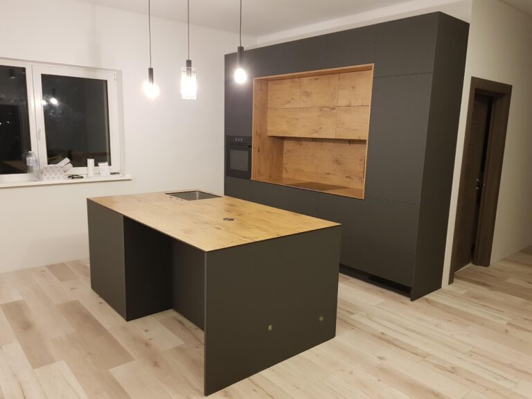 unikalūs virtuvės baldai pagaminti pagal kliento poreikius